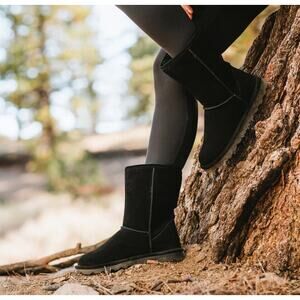 BEARPAW Ladies Elle Short Black Boots 1962W Size 8